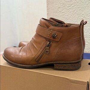 Earth Brown Leather Ankle Boots with Side Zip